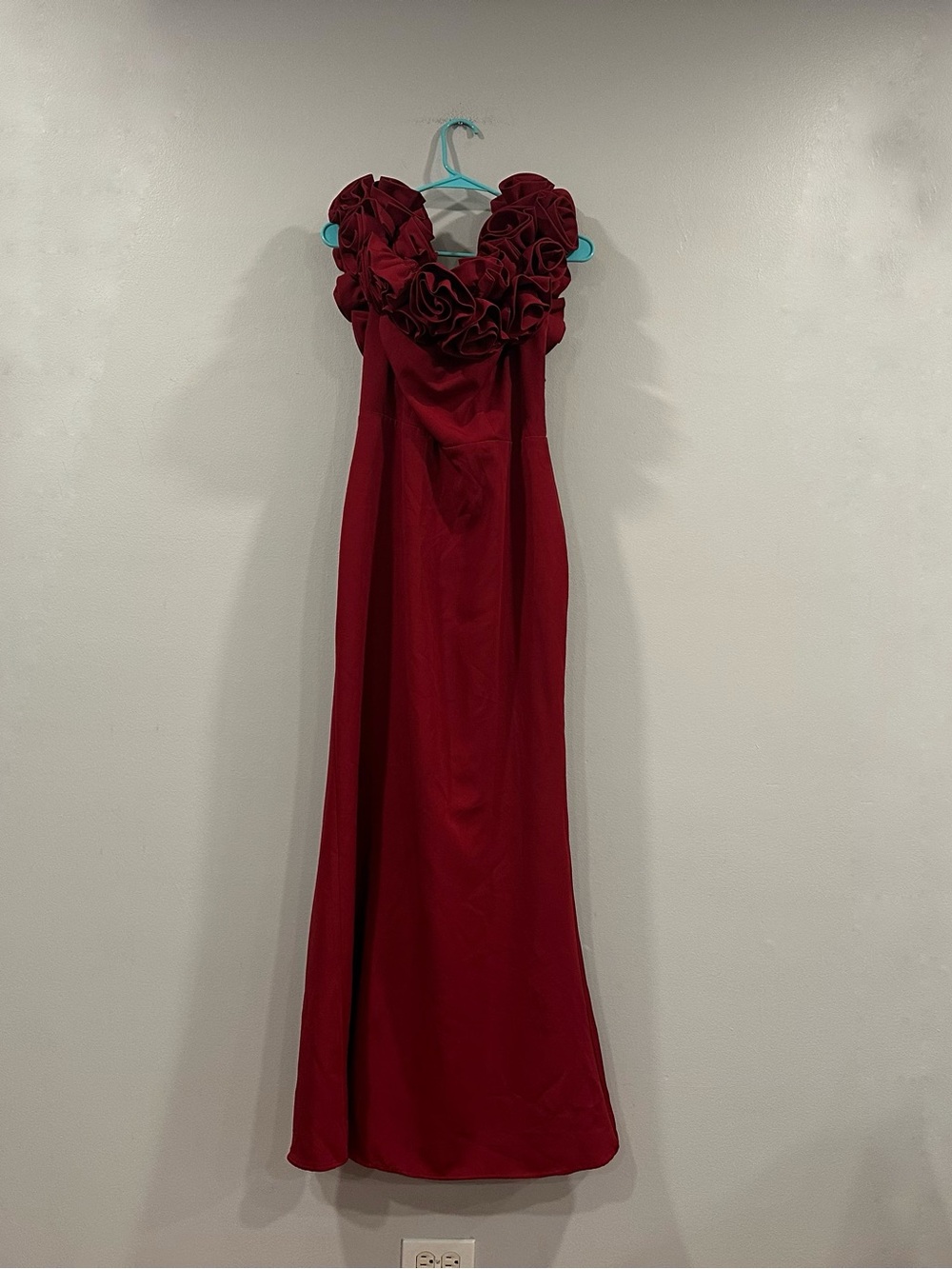 Mac Duggal 50042 Ruby Crepe Off The Shoulder Column Gown With 3D Roses sz 10